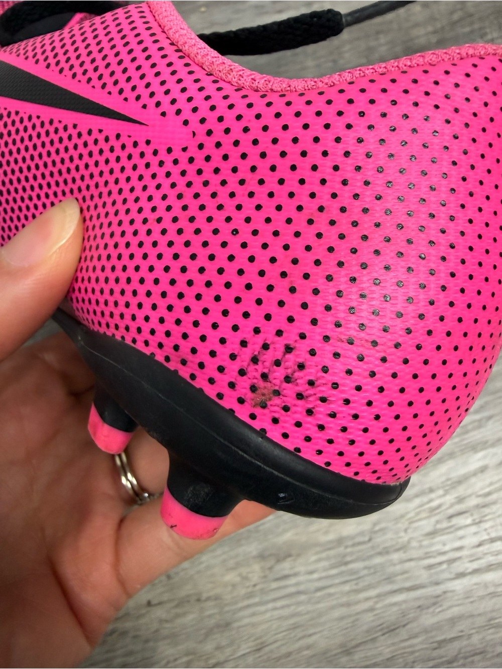 Nike Kids Pink Soccer Cleats‎ - Picture 11 of 13